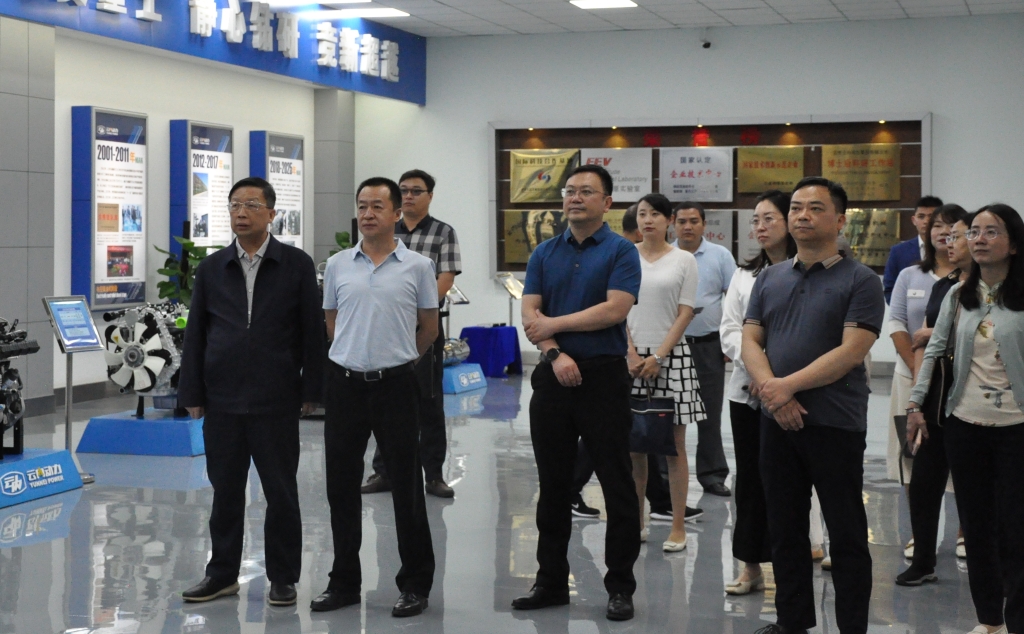 昆明市国资委党组书记王磊一行到云南宝运莱动力集团有限公司发展调研
